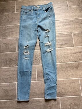 Levi’s Light Blue Distressed High Rise Super Skinny Jeans - Size 29